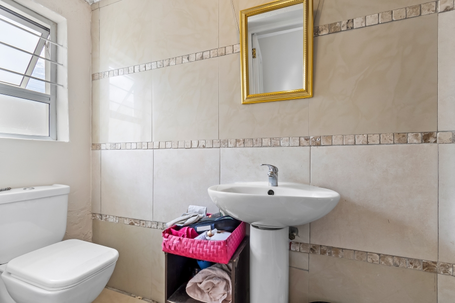 10 Bedroom Property for Sale in Observatory Western Cape